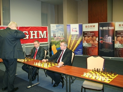 W Legnicy szachowali arcymistrzowie